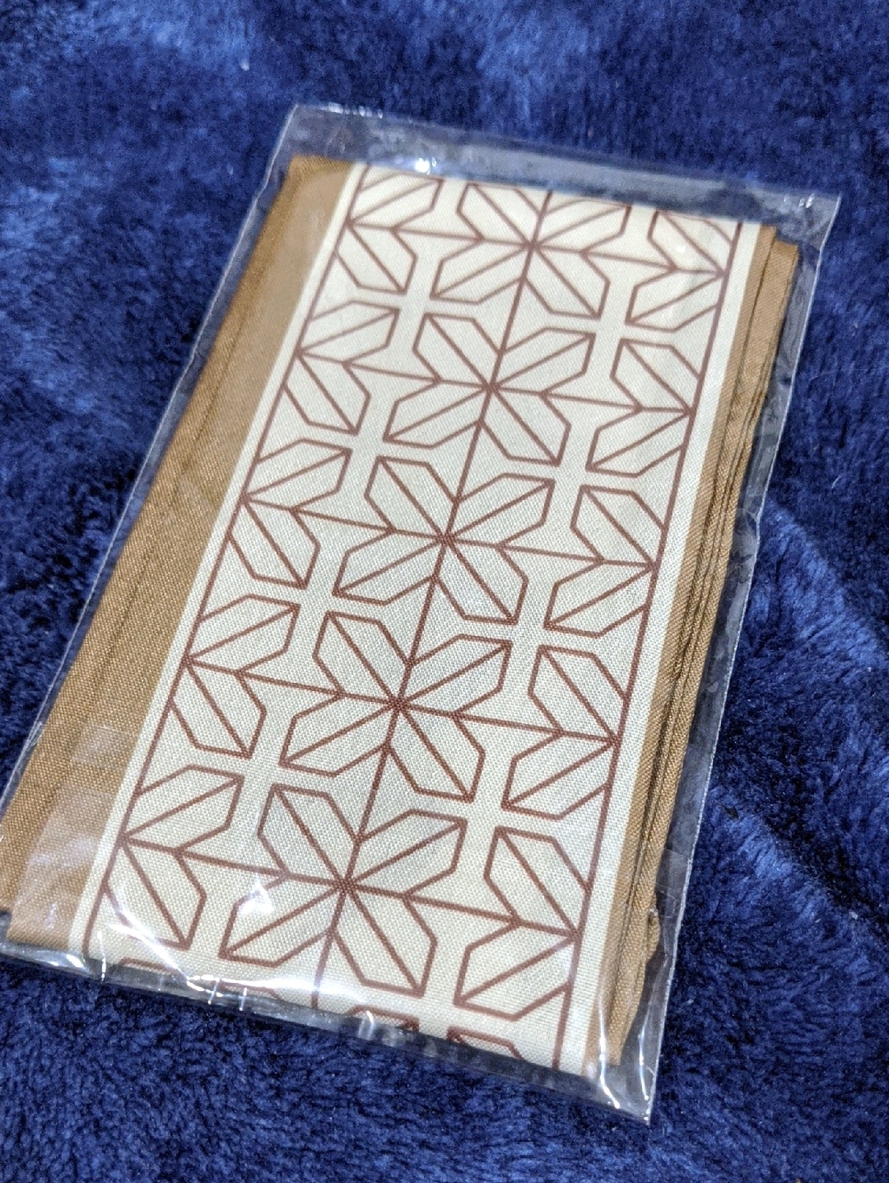 Luxurious Geometric Pattern Scarf Twilly in Cream and Tan